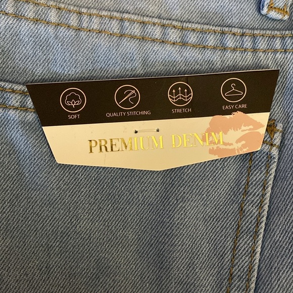 NWT Women's Medium Wash Straight Leg Jeans with Butterfly Embroidery - Picture 5 of 6